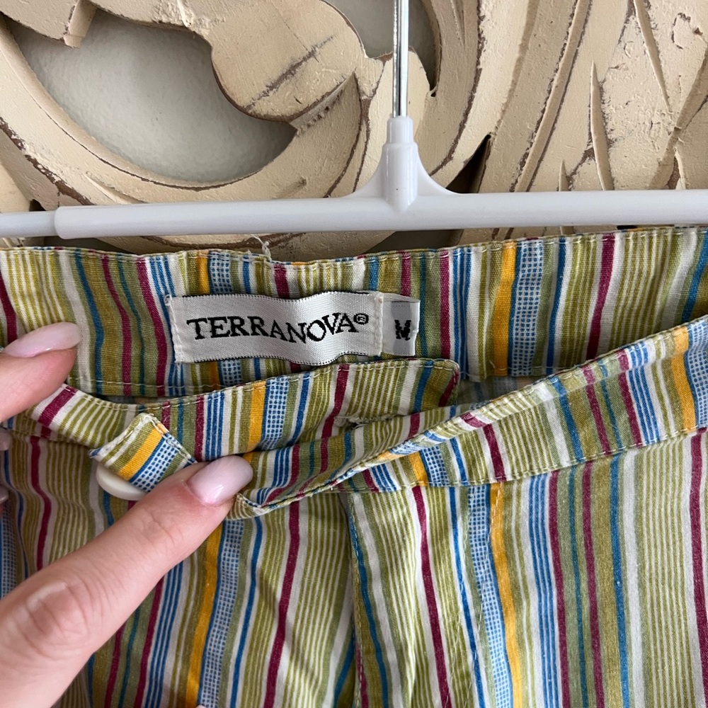 Terranova Women's Striped Capris - Multicolor